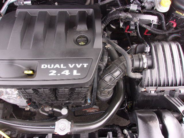 2011 Chrysler 200 Image 8