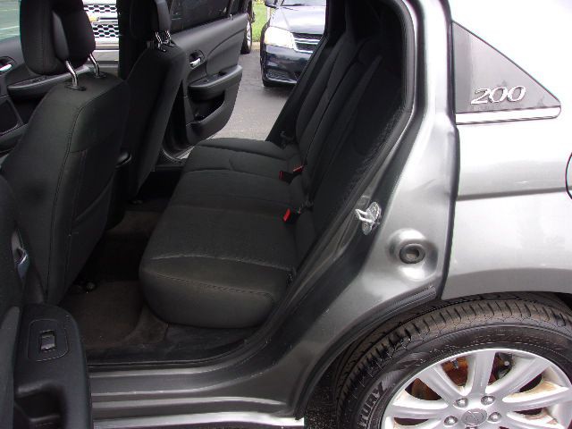 2011 Chrysler 200 Image 11