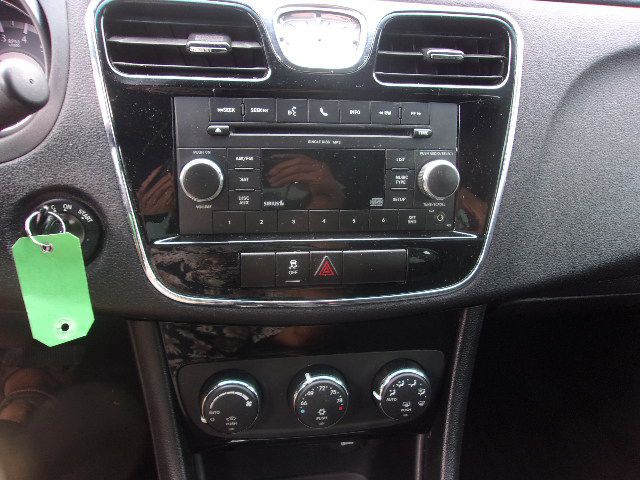 2011 Chrysler 200 Image 14