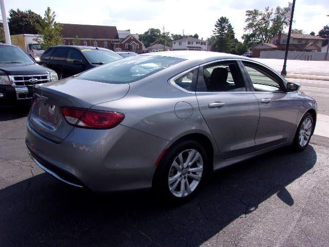 2015 Chrysler 200 Image 3