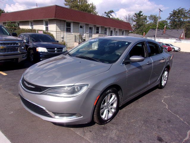 2015 Chrysler 200 Image 5