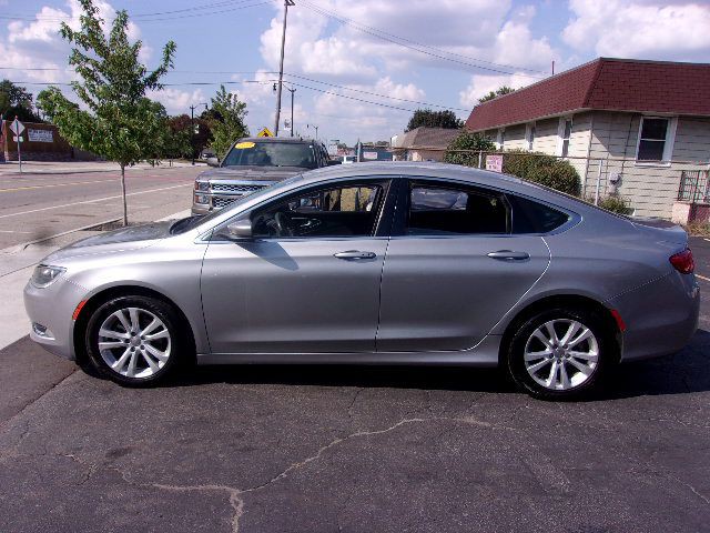 2015 Chrysler 200 Image 6