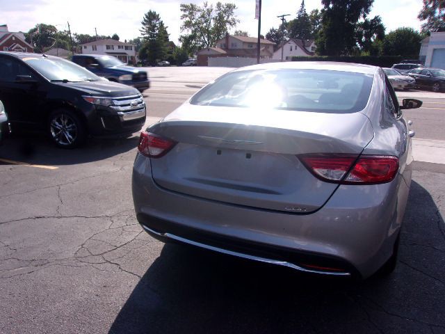 2015 Chrysler 200 Image 7
