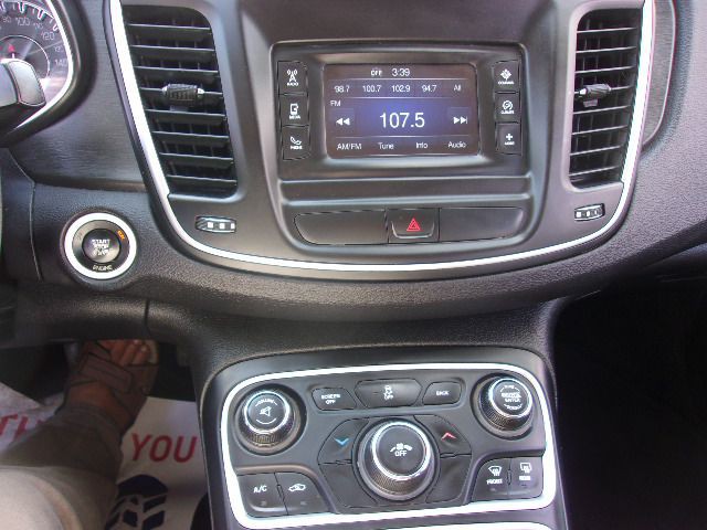 2015 Chrysler 200 Image 15