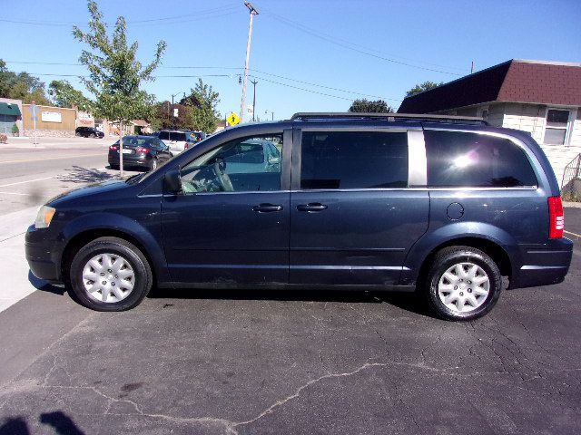 2009 Chrysler Town & Country Image 6