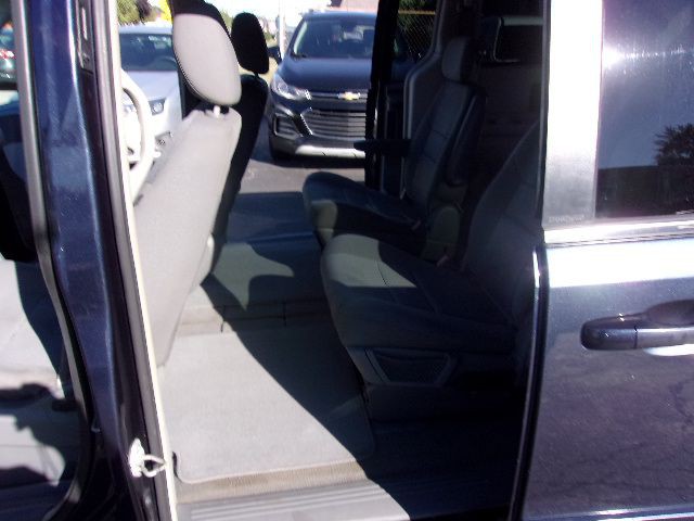 2009 Chrysler Town & Country Image 10