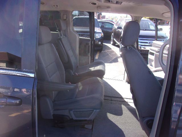 2009 Chrysler Town & Country Image 12