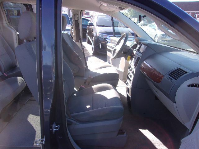 2009 Chrysler Town & Country Image 13