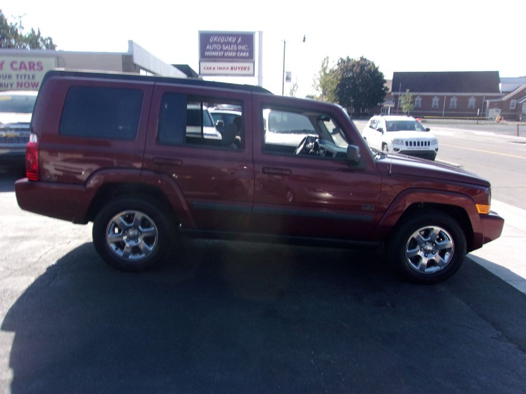 2007 Jeep Commander Image 2