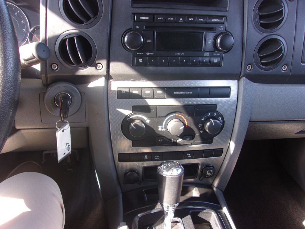 2007 Jeep Commander Image 15