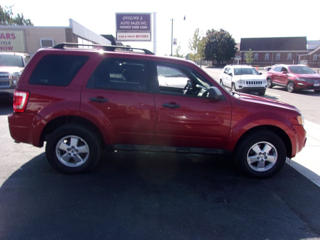2010 Ford Escape Image 2
