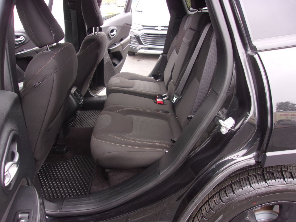 2016 Jeep Cherokee Image 10