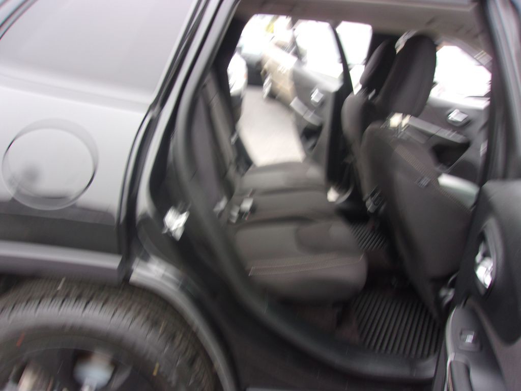 2016 Jeep Cherokee Image 12