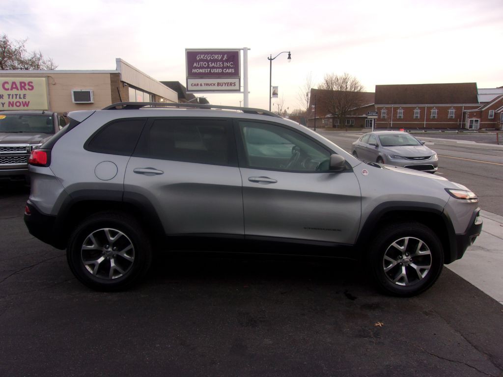 2016 Jeep Cherokee Image 2