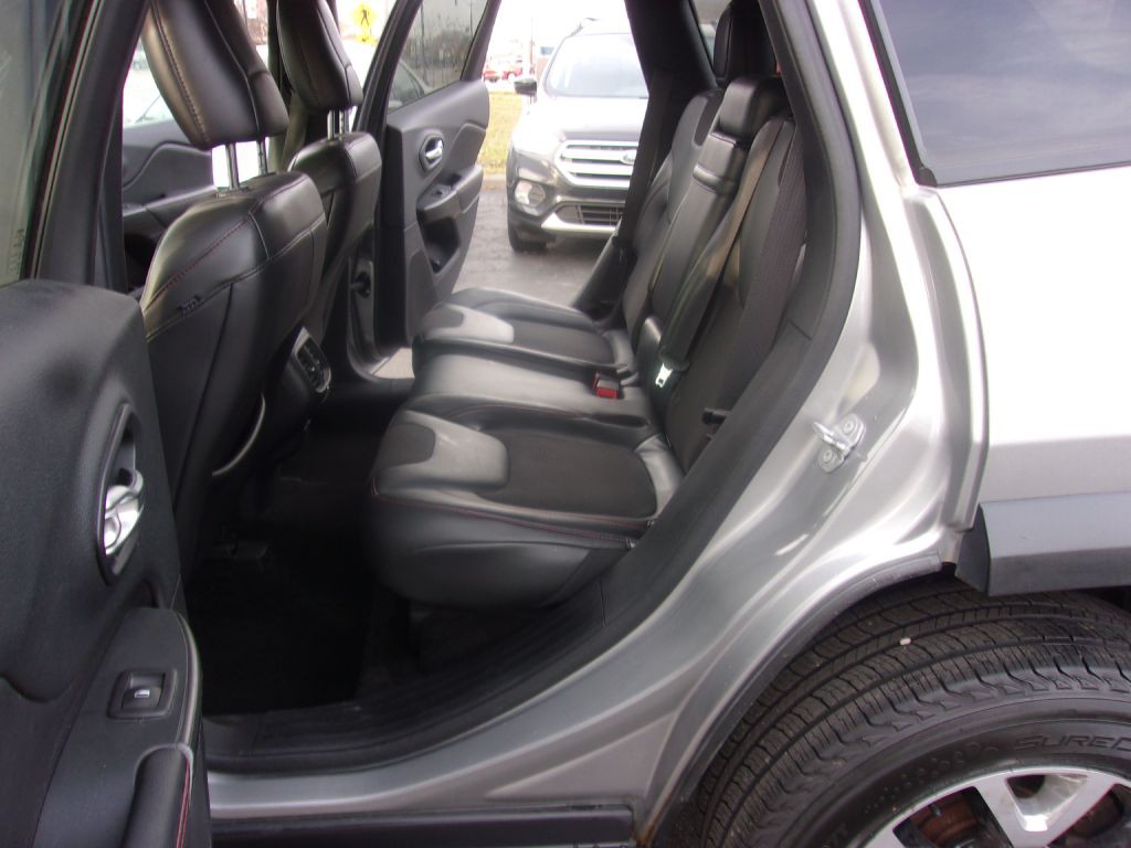 2016 Jeep Cherokee Image 11