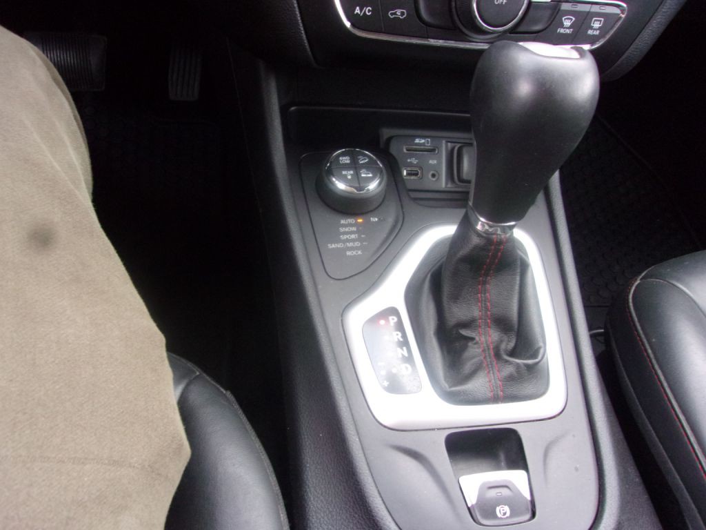 2016 Jeep Cherokee Image 15