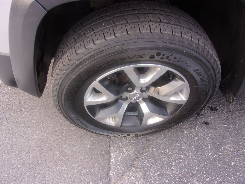 2016 Jeep Cherokee Image 16