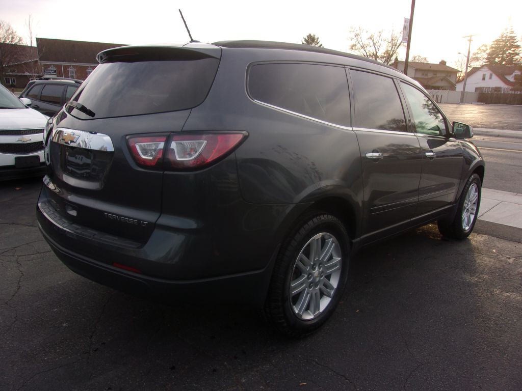 2013 Chevrolet Traverse Image 2