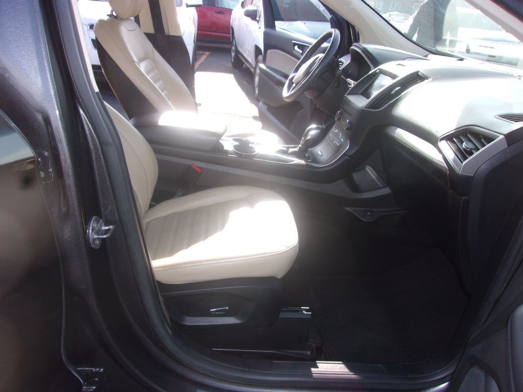 2018 Ford Edge Image 12