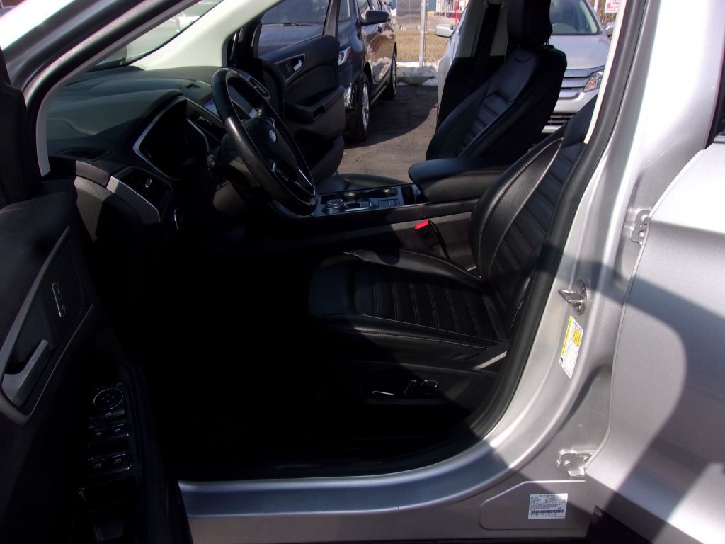 2019 Ford Edge Image 10