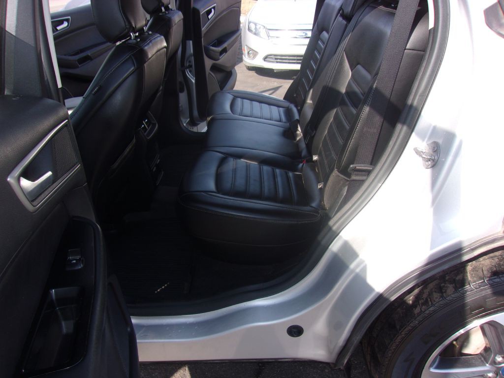2019 Ford Edge Image 11