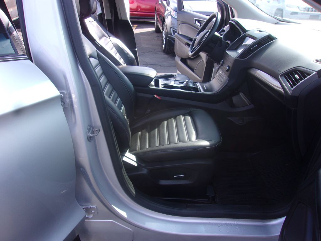 2019 Ford Edge Image 12