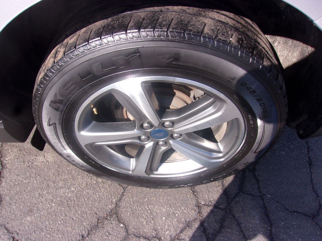 2019 Ford Edge Image 18