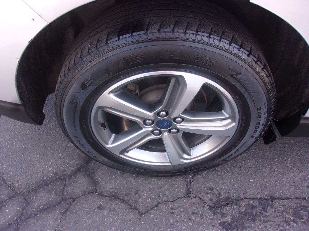 2019 Ford Edge Image 19