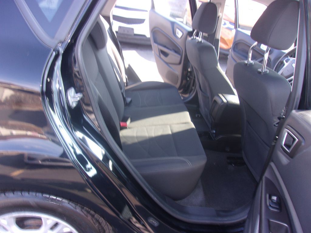 2016 Ford Fiesta Image 12
