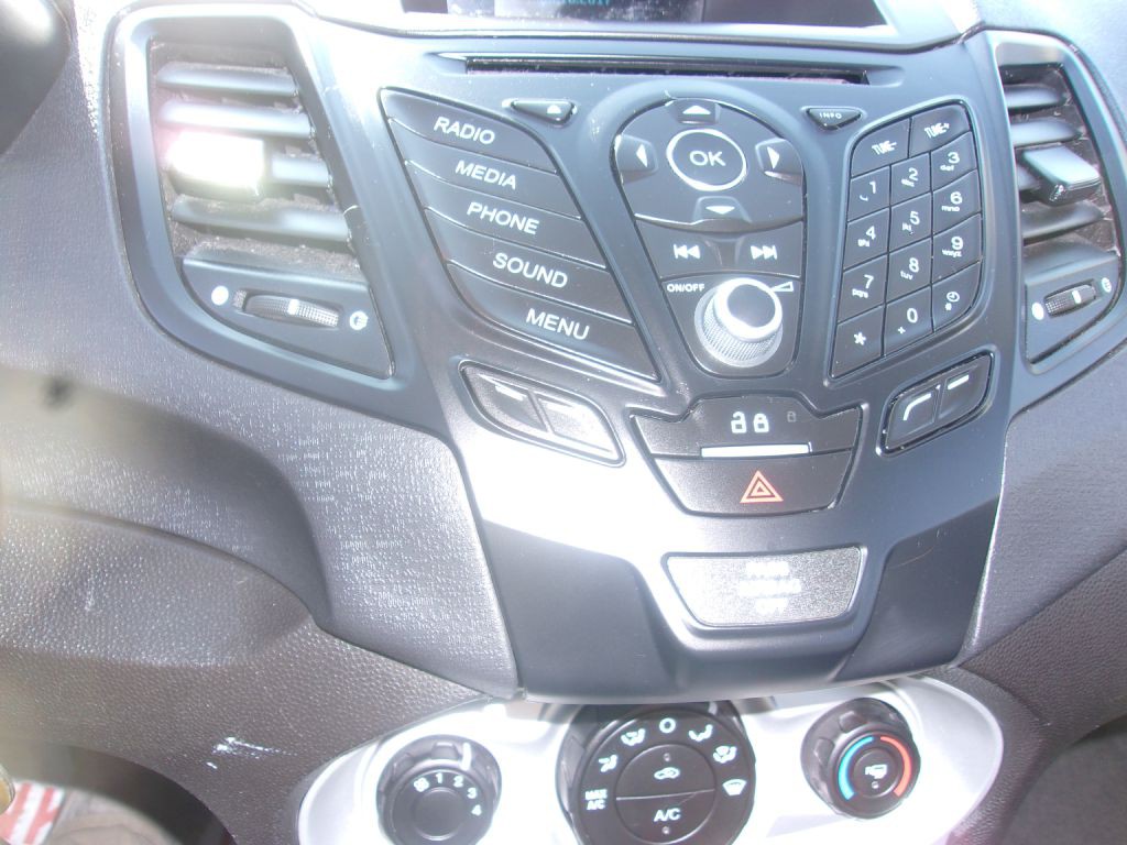 2016 Ford Fiesta Image 15