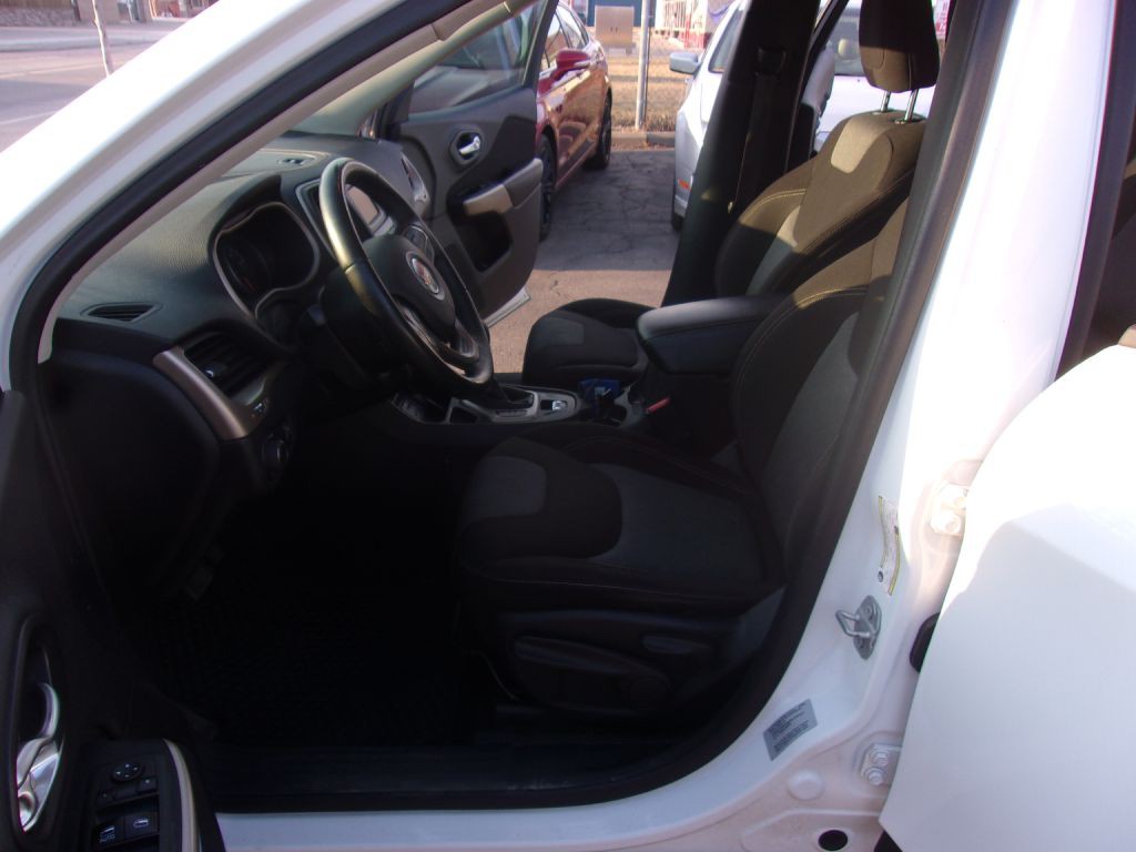 2017 Jeep Cherokee Image 12