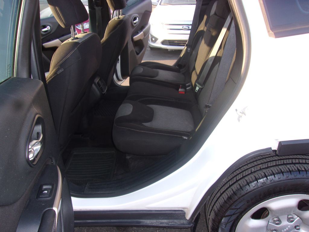 2017 Jeep Cherokee Image 13