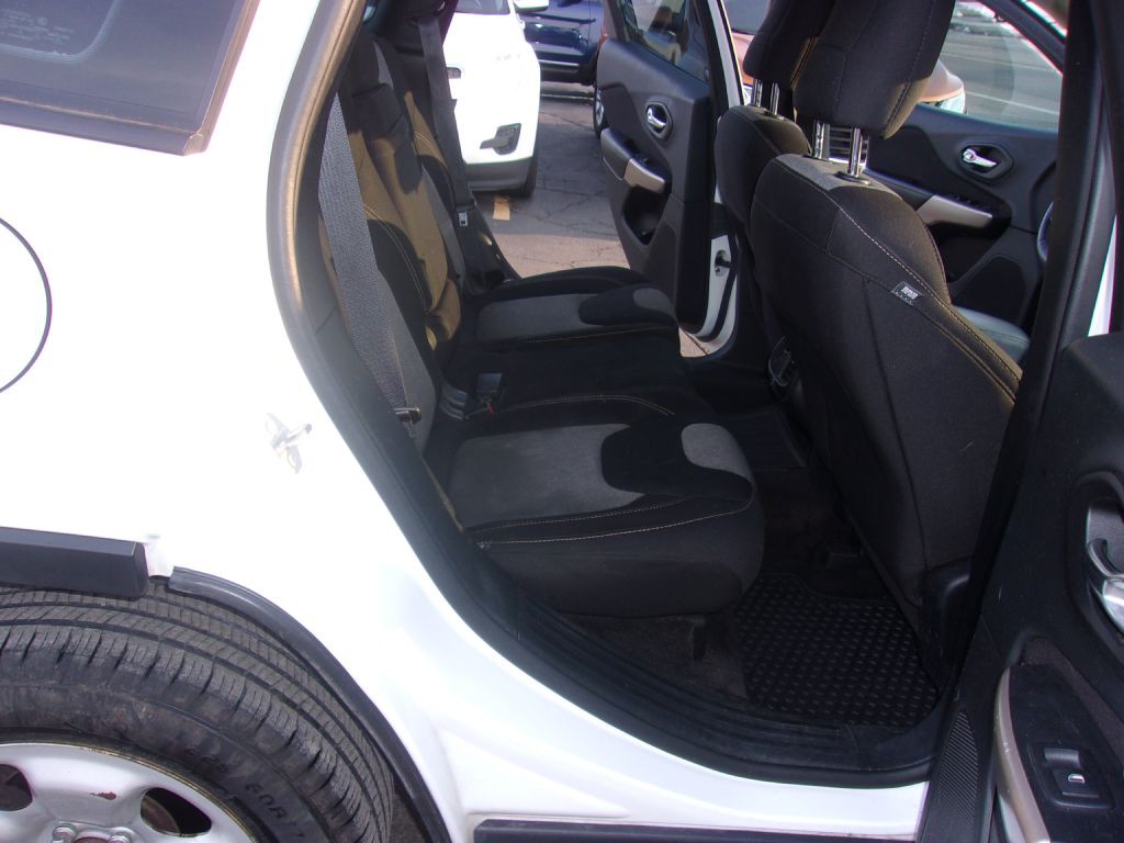 2017 Jeep Cherokee Image 15