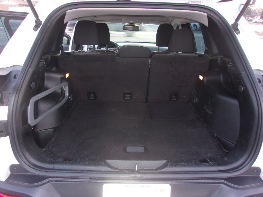 2017 Jeep Cherokee Image 16