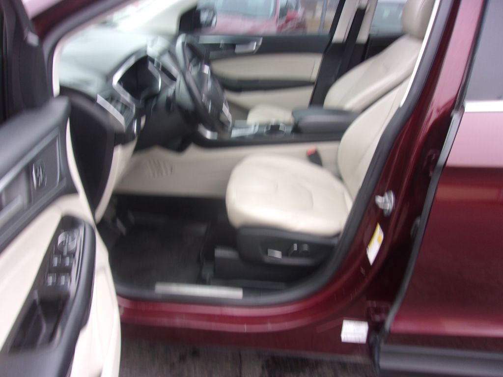 2017 Ford Edge Image 11
