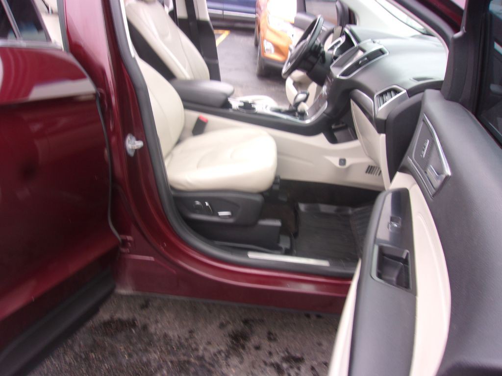 2017 Ford Edge Image 14