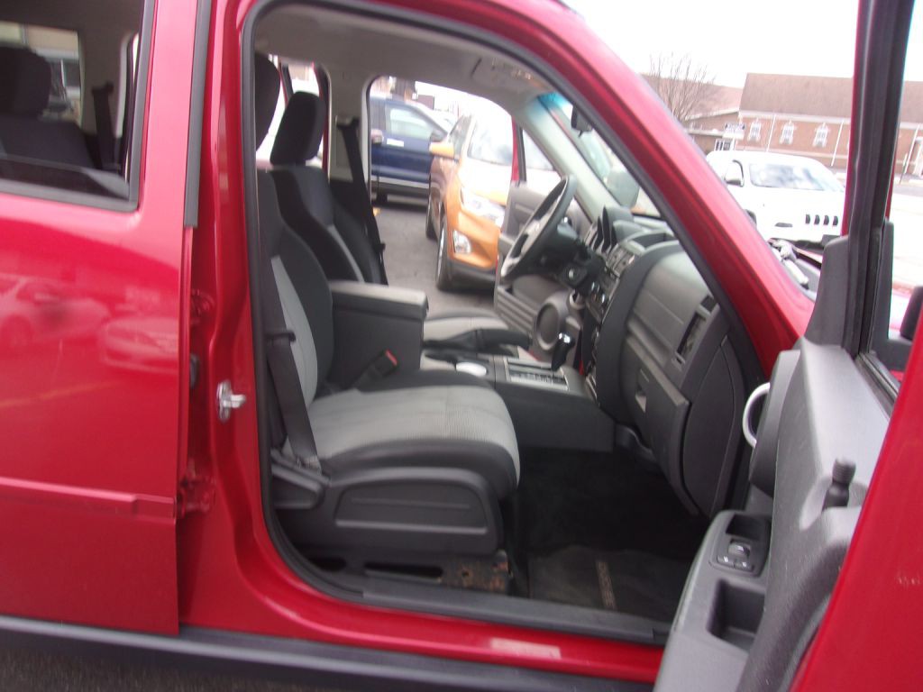 2007 Dodge Nitro Image 11