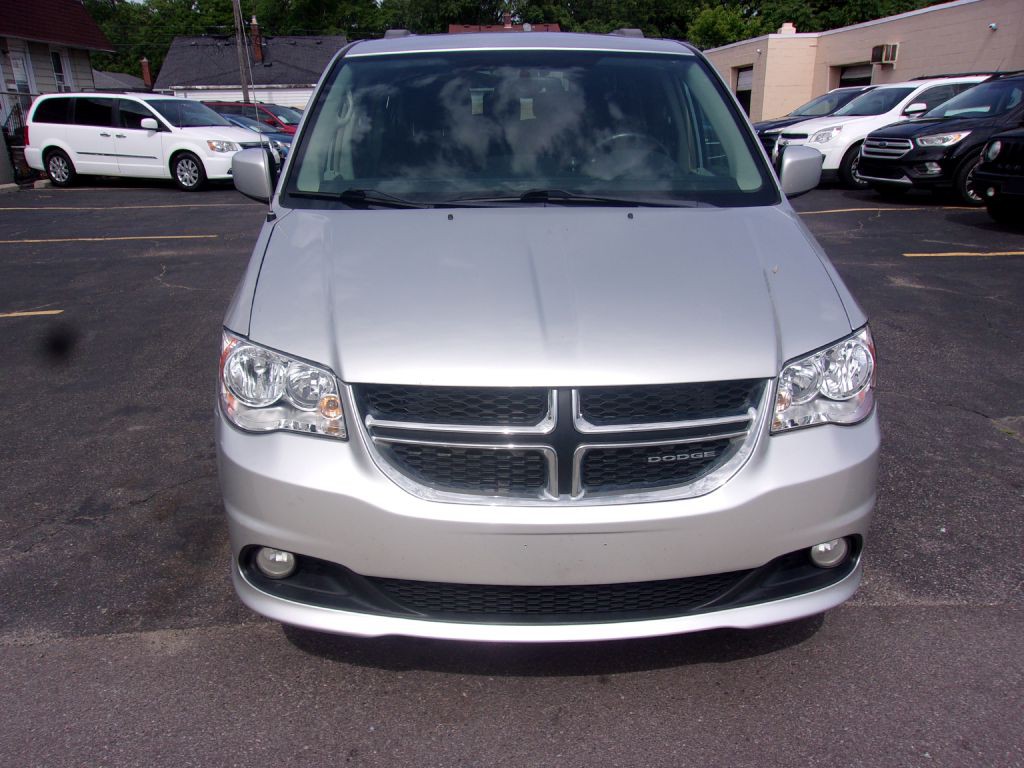 2011 Dodge Grand Caravan Image 4