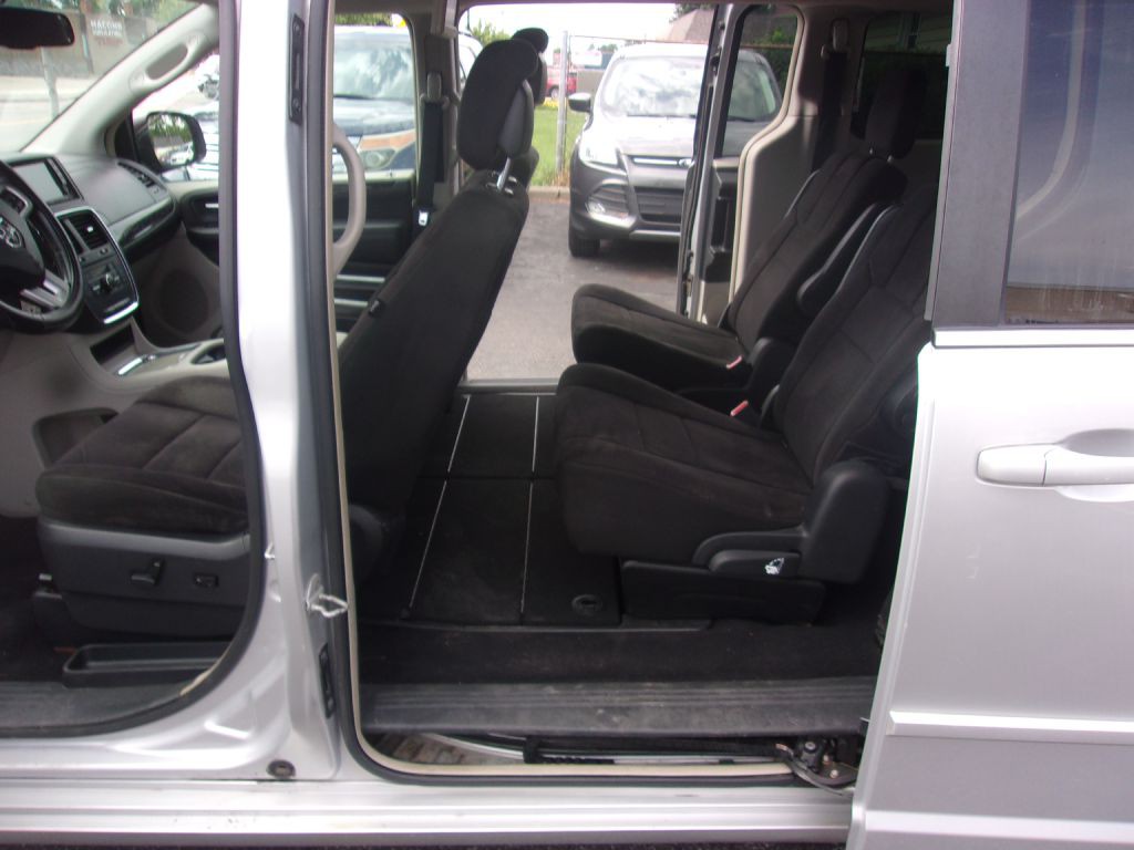2011 Dodge Grand Caravan Image 11