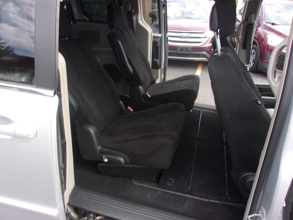2011 Dodge Grand Caravan Image 12