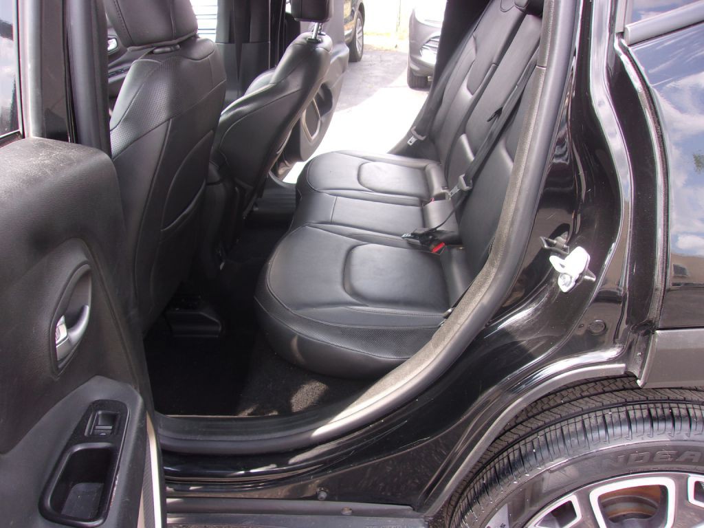 2015 Jeep Renegade Image 11