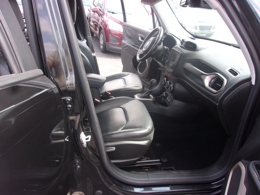 2015 Jeep Renegade Image 12