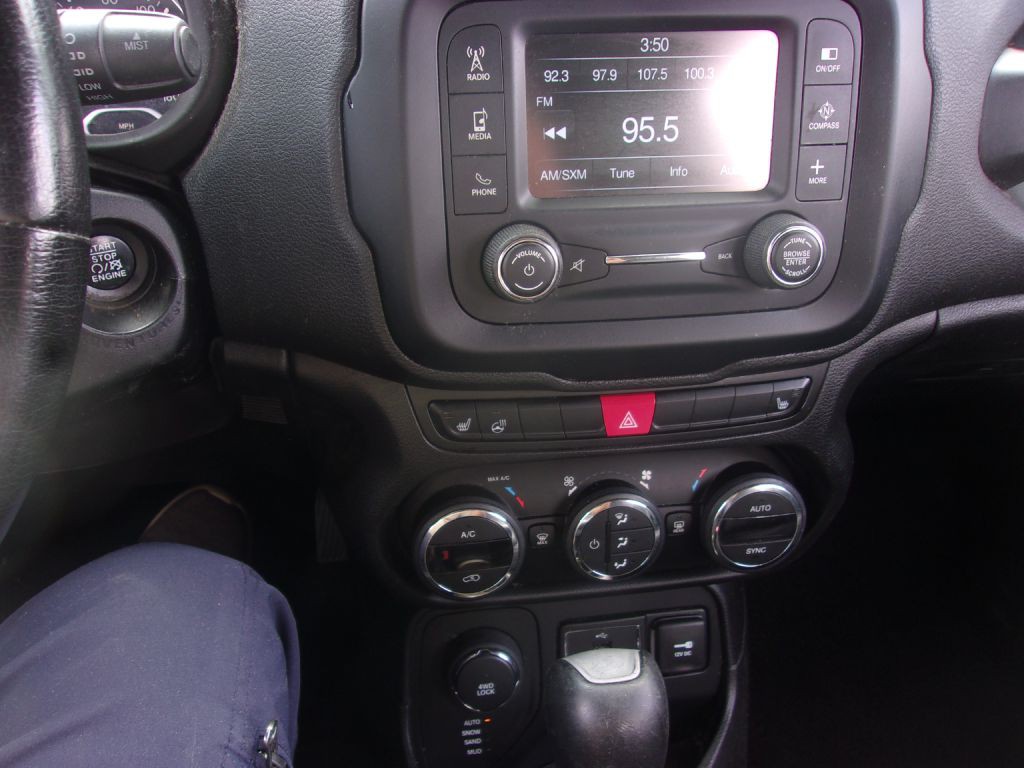 2015 Jeep Renegade Image 16