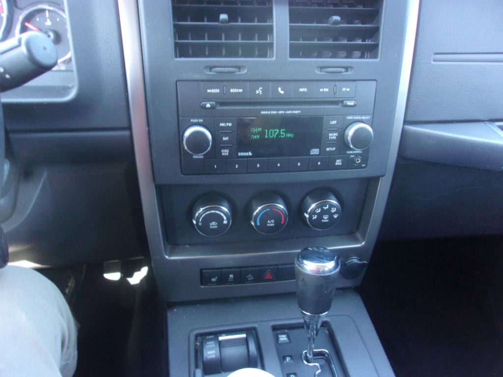 2012 Jeep Liberty Image 14