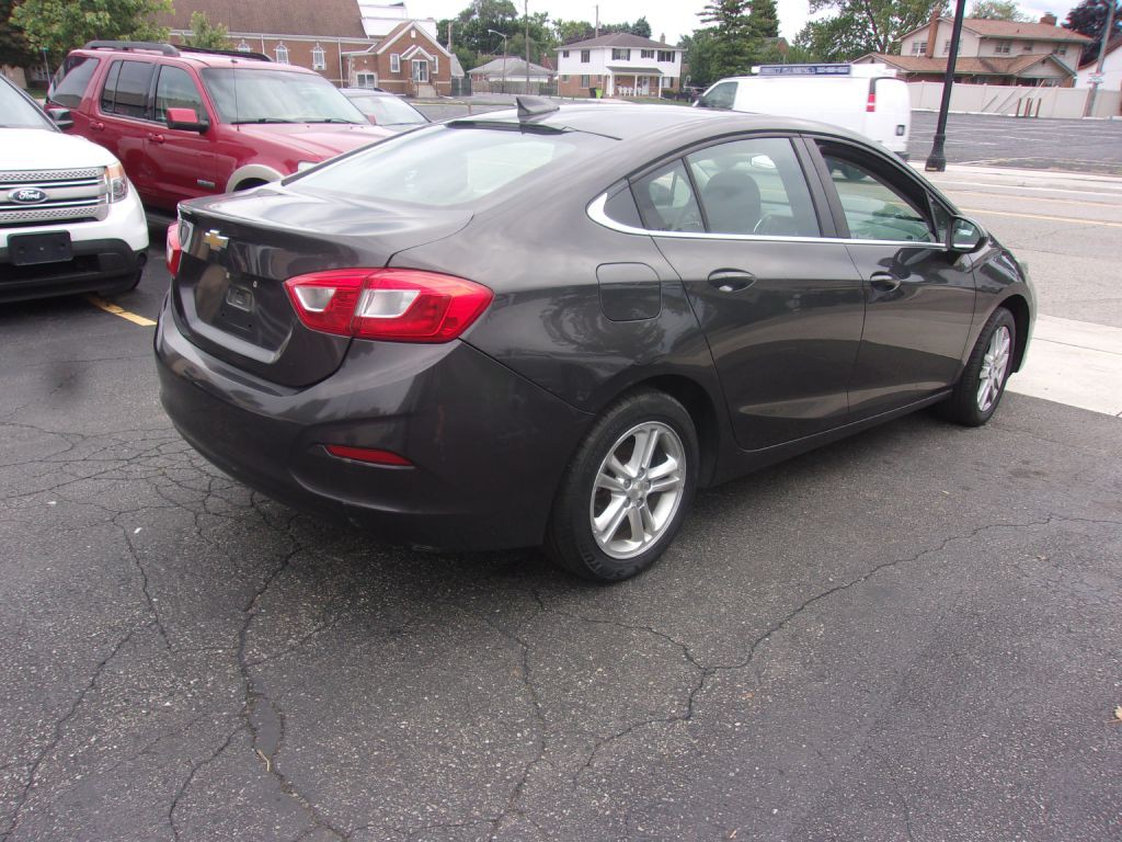 2017 Chevrolet Cruze Image 3