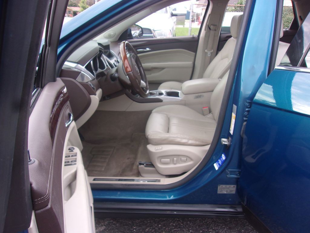 2010 Cadillac SRX Image 9