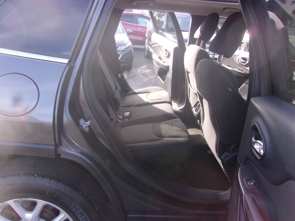 2016 Jeep Cherokee Image 13