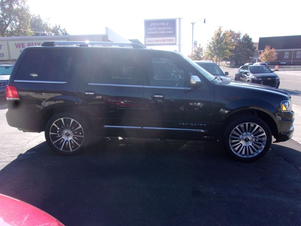 2015 Lincoln Navigator Image 2