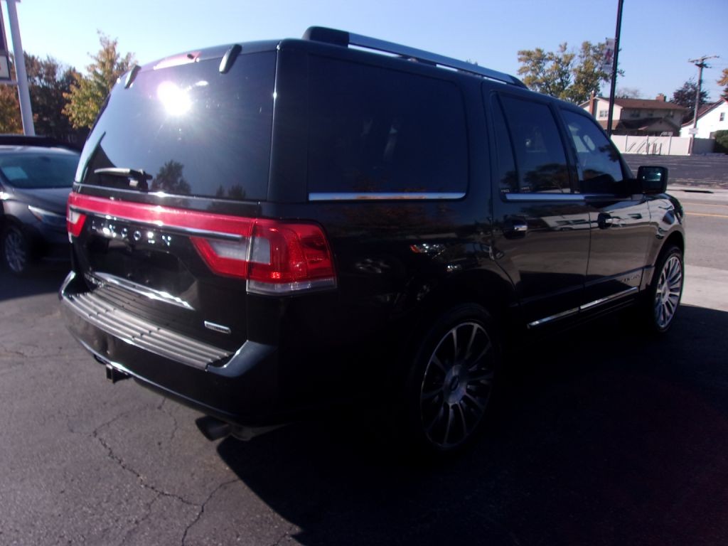 2015 Lincoln Navigator Image 3