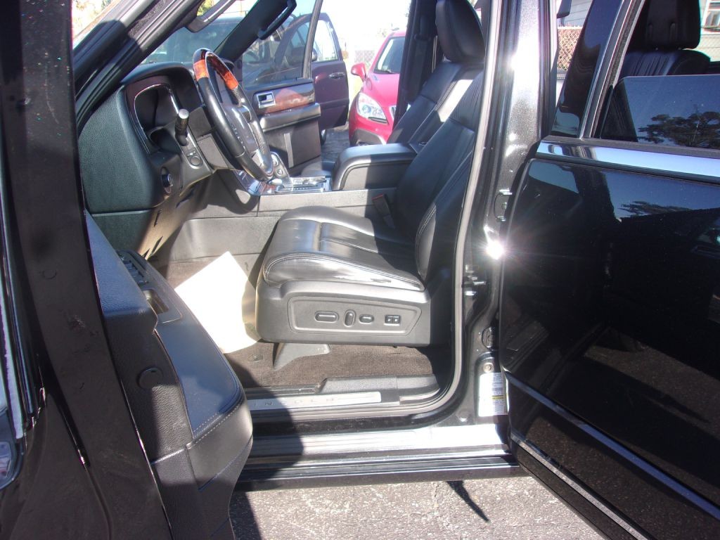 2015 Lincoln Navigator Image 9